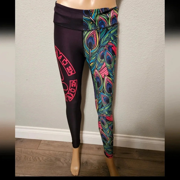 Feed Me Fight Me Feather Print Leggings - Picture 1 of 4